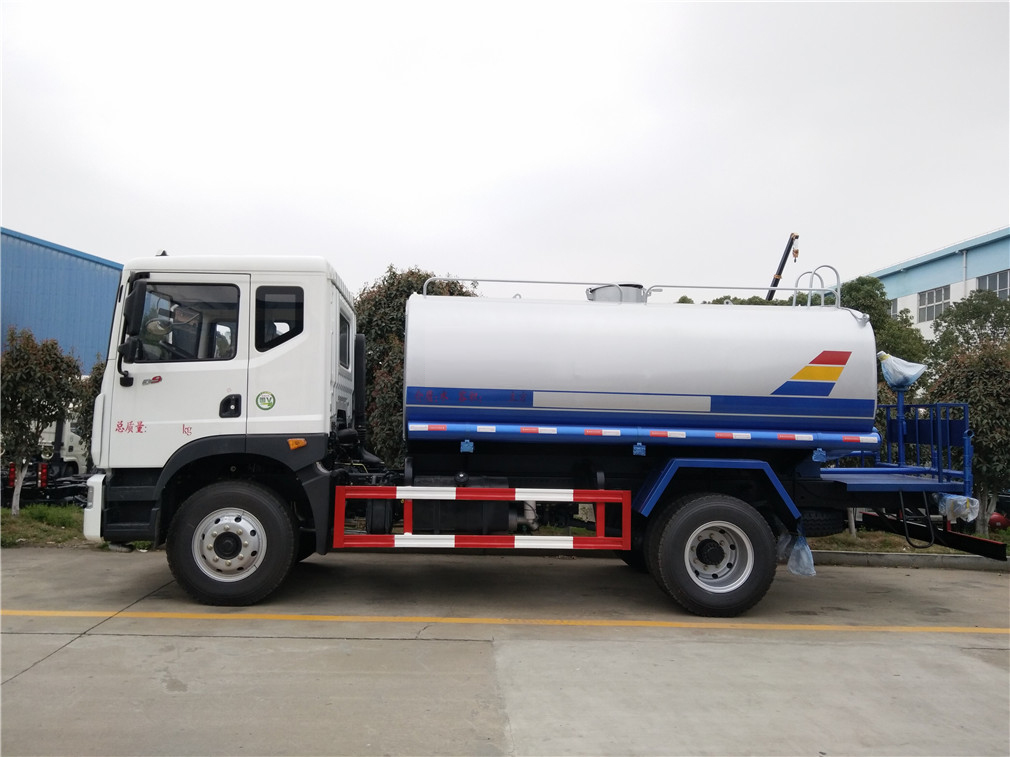 東風多利卡D9（12方）型灑水車