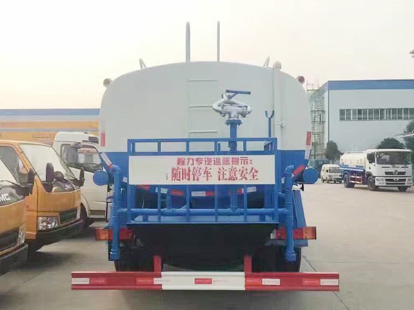 東風創普灑水車