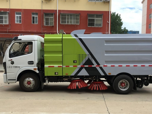 國六多利卡D7掃路車