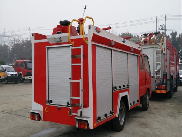 國六五十鈴600泡沫消防車2噸