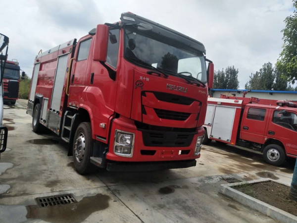 國六五十鈴6.5噸泡沫消防車