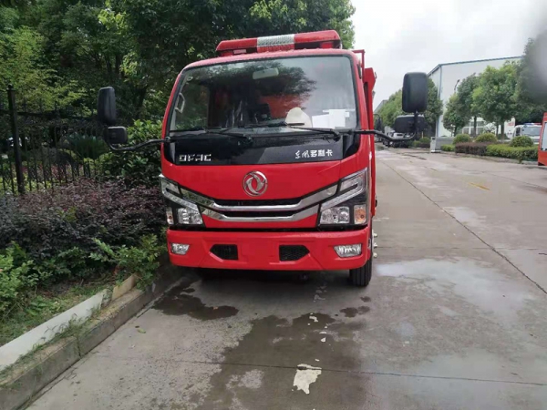 國六東風(fēng)小型泡沫消防車2.5噸