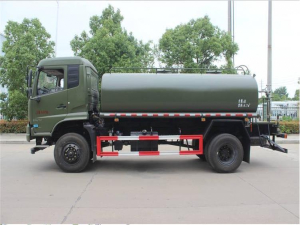 東風四驅(qū)消防灑水車