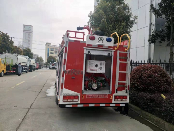 國六東風(fēng)小型水罐消防車2.5噸
