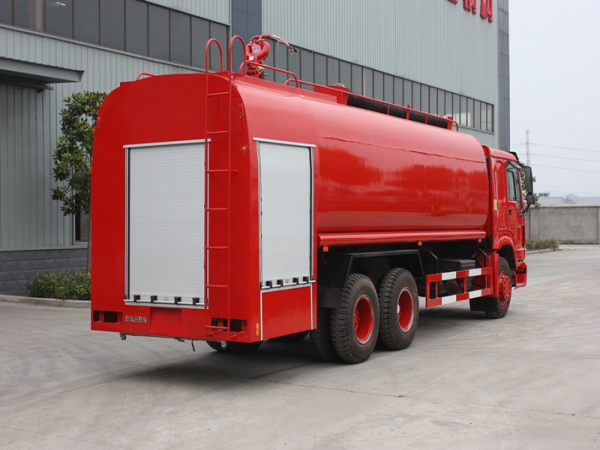 重汽豪沃前四后八供水消防車18噸